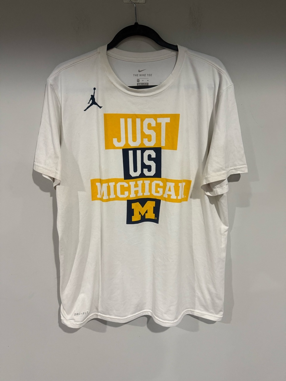 Michigan Wolverines Basketball Shirt size xl men nike air Jordan Short Sleeve